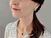 boucles d'oreilles devant derrière amovibles modulables feuille or et nacre blanche Sophie Bijoux