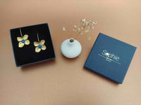 boucles d'oreilles fleur acier inoxydable et émail bleu Sophie Bijoux