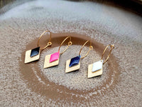 boucles d'oreilles pendantes losange effet pailleté doré et bleu marine, noir, rose et blanc Sophie Bijoux