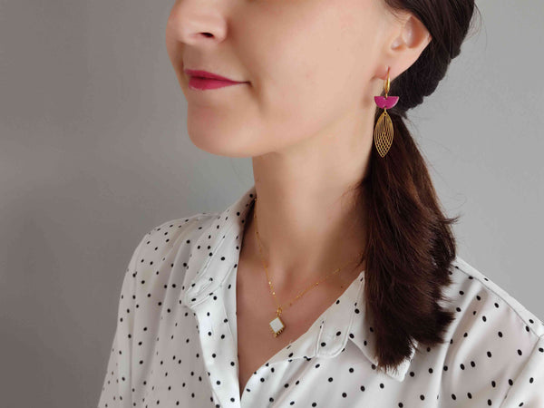 boucles oreilles pendantes navette demi-lune fuchsia sophie bijoux