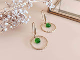 Boucles d'oreilles pendantes anneau texturé doré pendentif goutte facetté vert acidulé Sophie bijoux