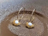 boucles oreilles créoles soleil nacre blanche sophie bijoux