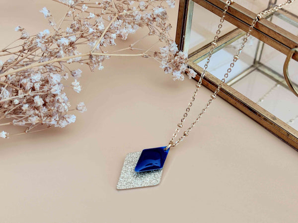 collier pendentif losange effet pailleté or et bleu marine Sophie Bijoux