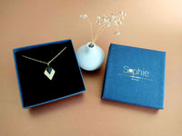 collier pendentif losange effet pailleté or et noir Sophie Bijoux