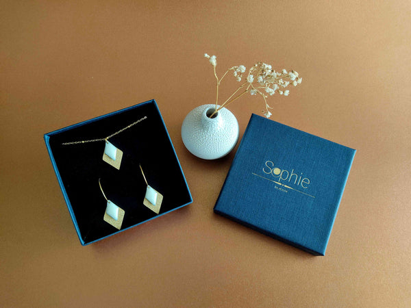 coffret cadeau parure losange blanc collier boucles oreilles sophie bijoux