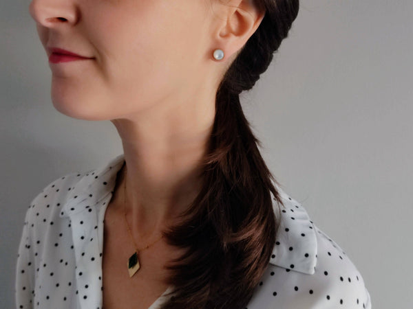 clous d'oreilles nacre blanche acier inoxydable doré sophie bijoux