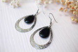 Boucles d'oreilles argentées et noires