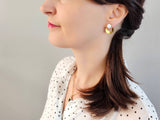 boucles-oreilles-devant-derriere-anneau-nacre-blanche-sophie-bijoux