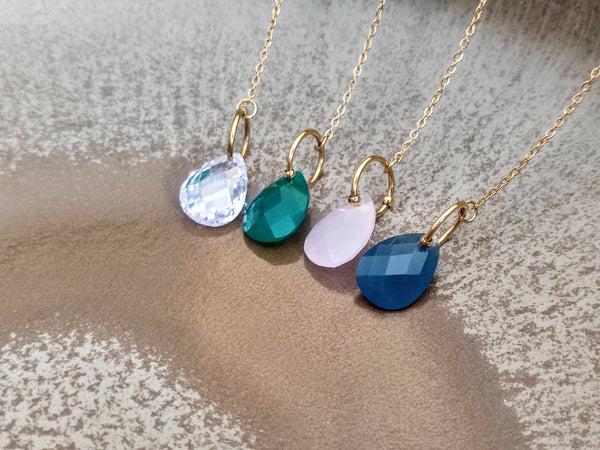 boucles-oreilles-pendantes-chaine-goutte-verre-facette-colore-sophie-bijoux