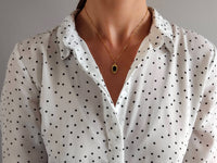 collier pendentif allongé agate noire porté sophie bijoux