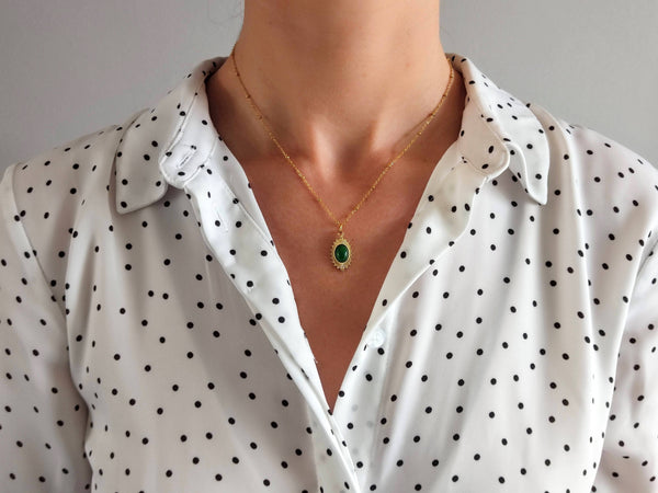 collier pendentif ovale agate verte porté sophie bijoux